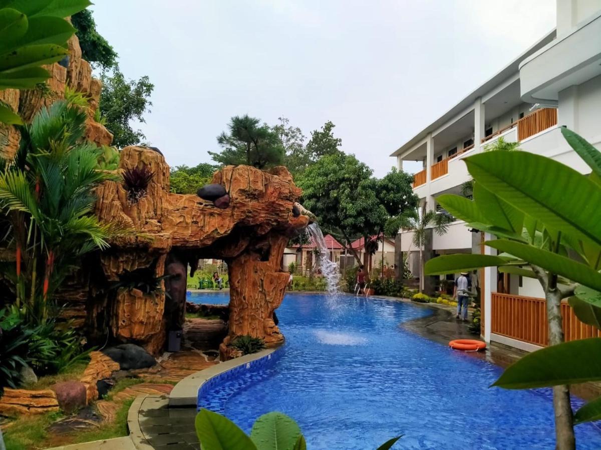 Long Beach Hotel Пангандаран Екстериор снимка