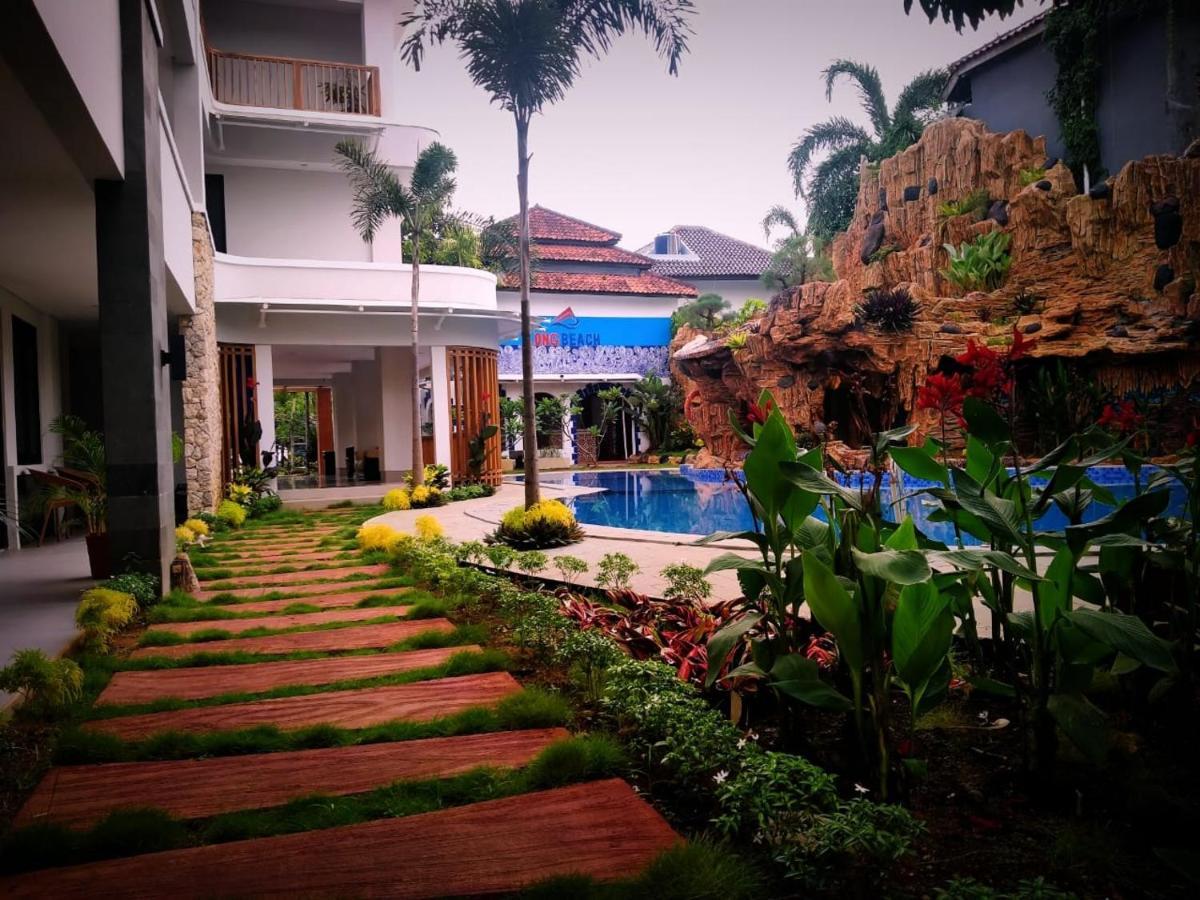 Long Beach Hotel Пангандаран Екстериор снимка